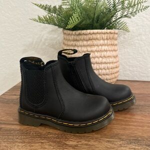 Dr. Martens 2976 Chelsea boot